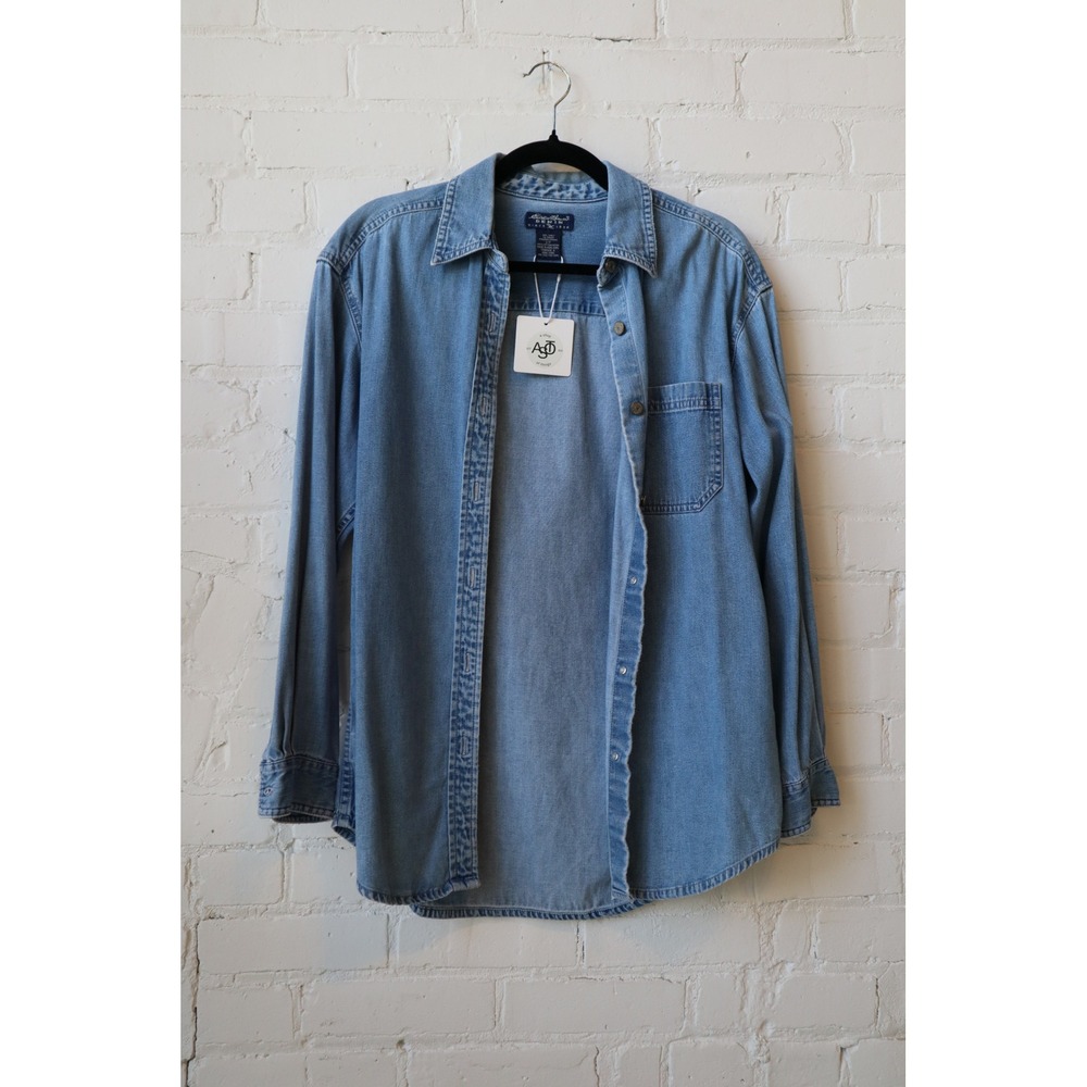 Eddie Bauer Denim Womens Small Blue Button Down Shirt Light Wash Cotton Long Slv